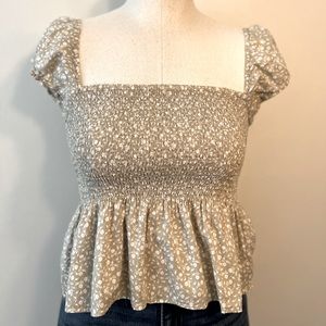 Abercrombie & Fitch Smocked Floral Top. Size: XS